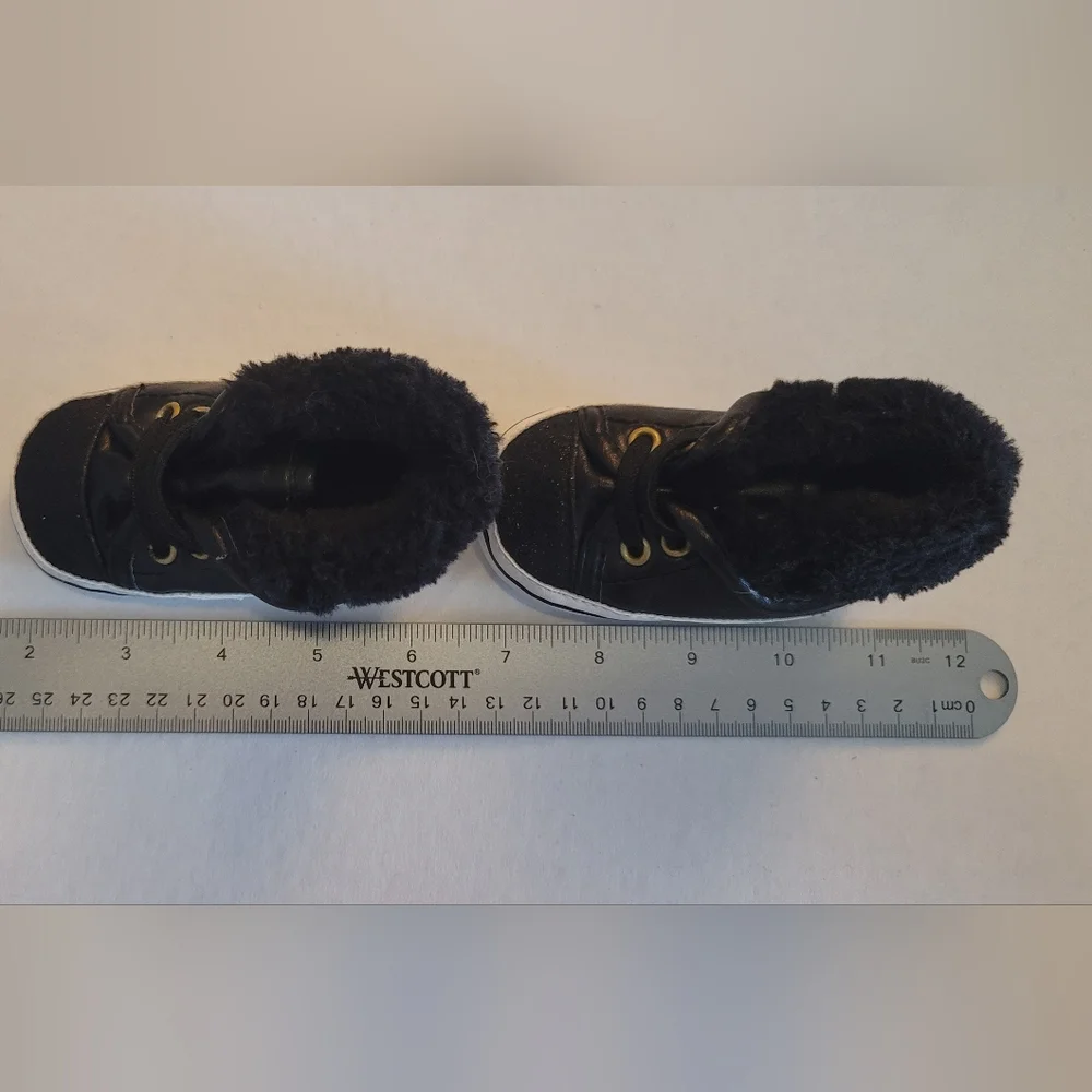 bebe Black Infant fuzzy Crib shoes booties Boots